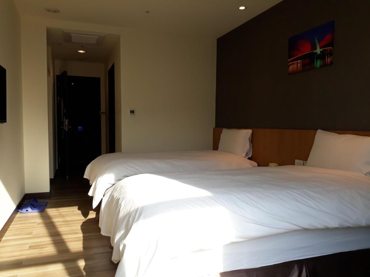Honest & Warm Hotel Taoyuan Exteriör bild