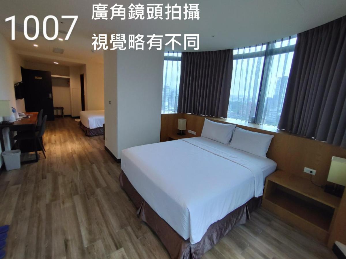 Honest & Warm Hotel Taoyuan Exteriör bild