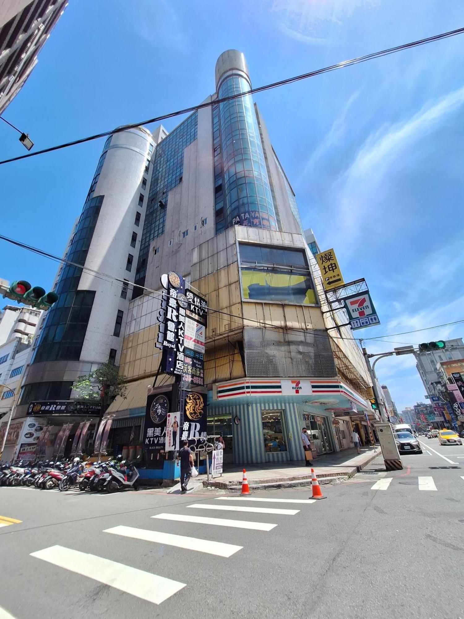 Honest & Warm Hotel Taoyuan Exteriör bild