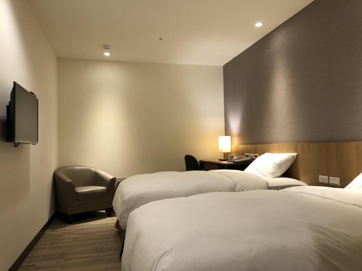 Honest & Warm Hotel Taoyuan Exteriör bild
