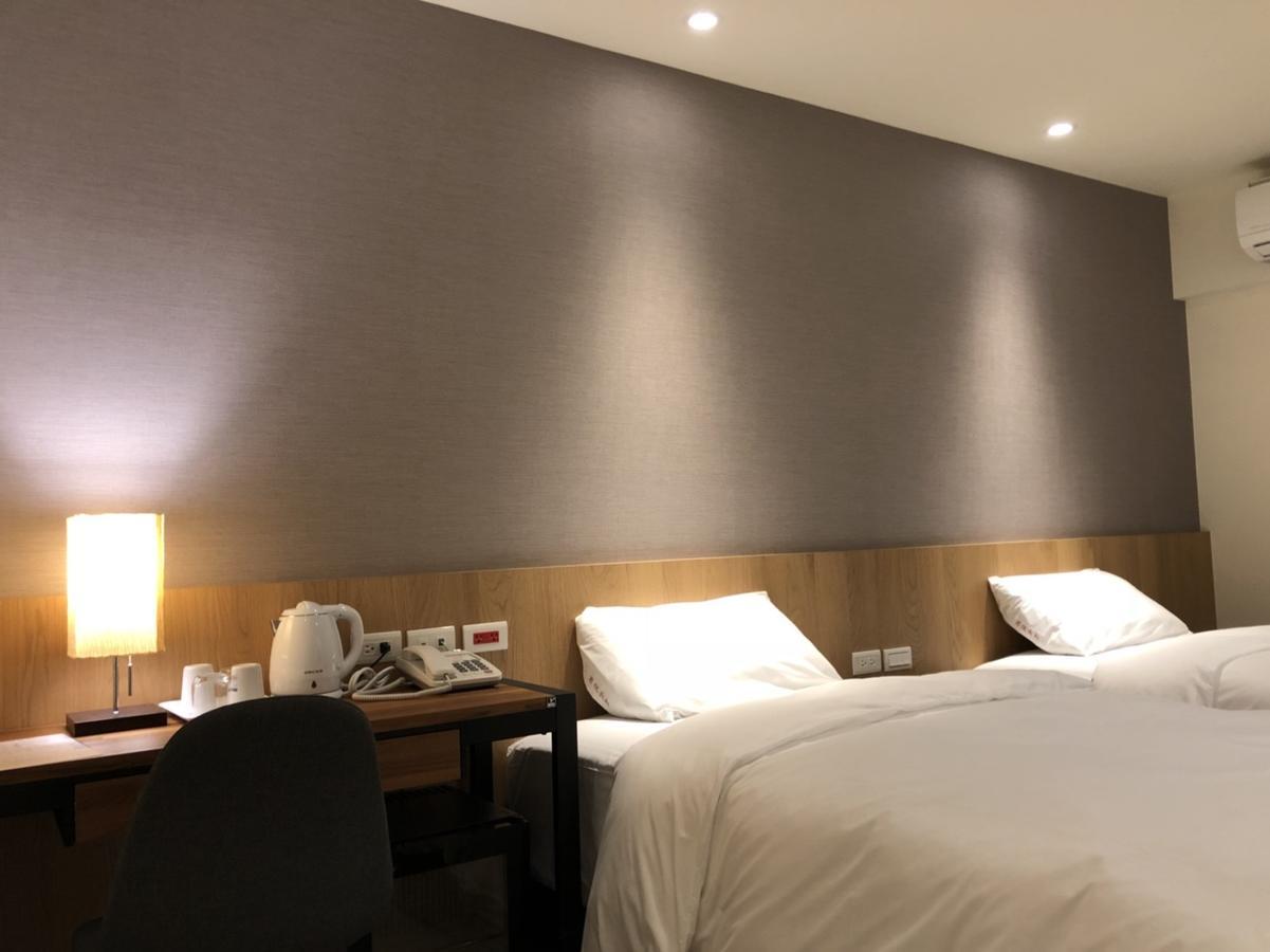 Honest & Warm Hotel Taoyuan Exteriör bild