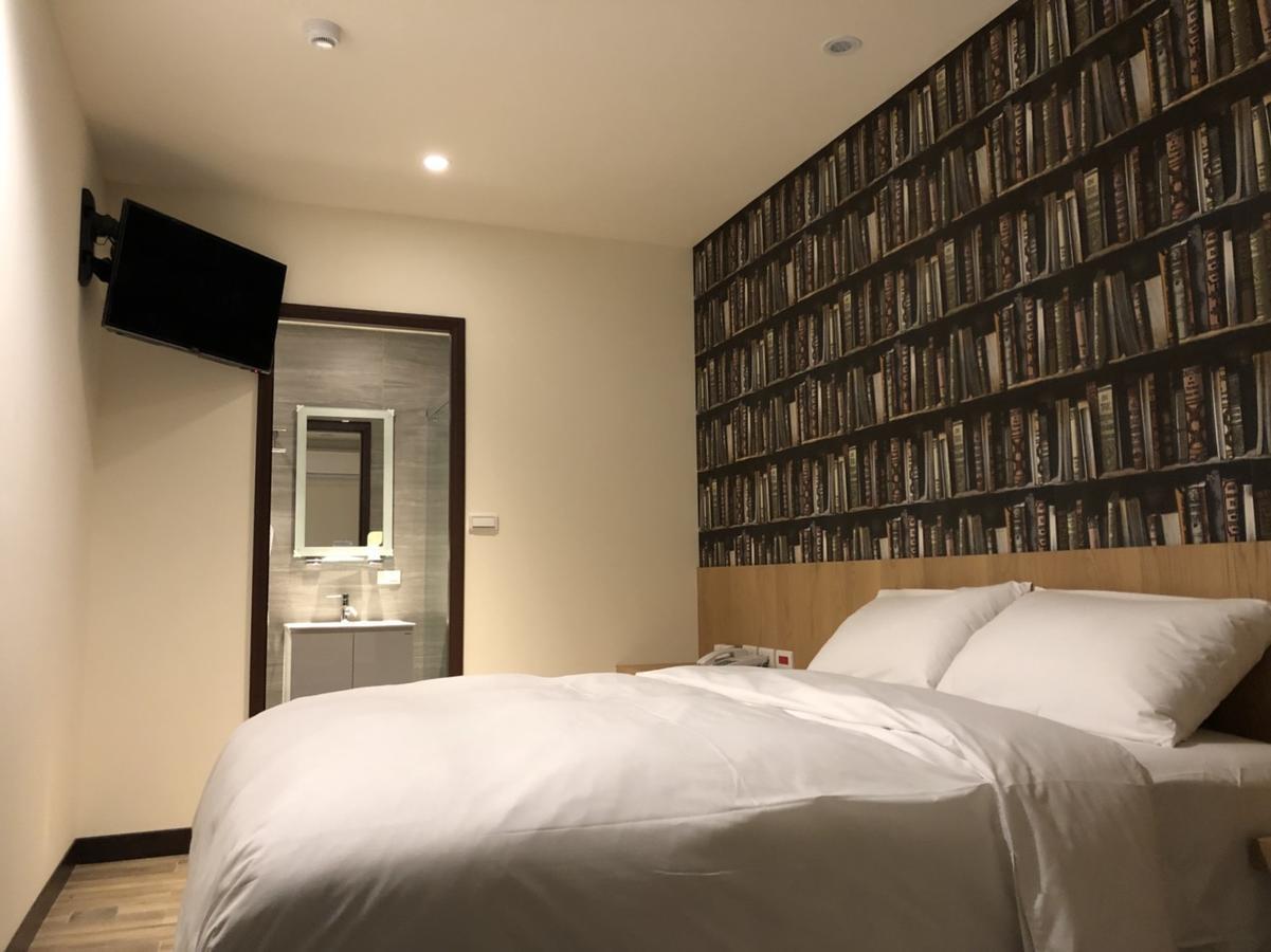 Honest & Warm Hotel Taoyuan Exteriör bild