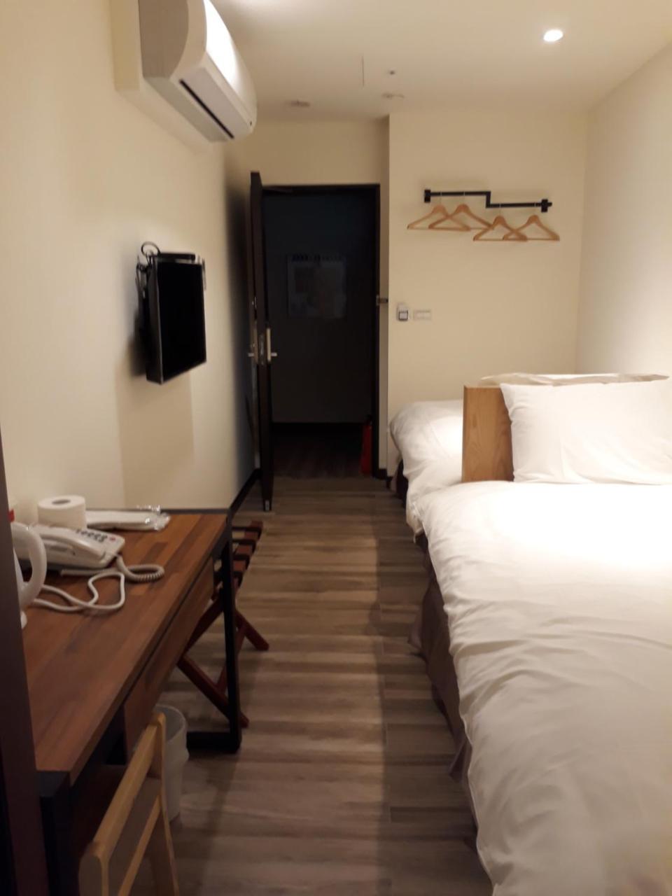 Honest & Warm Hotel Taoyuan Exteriör bild