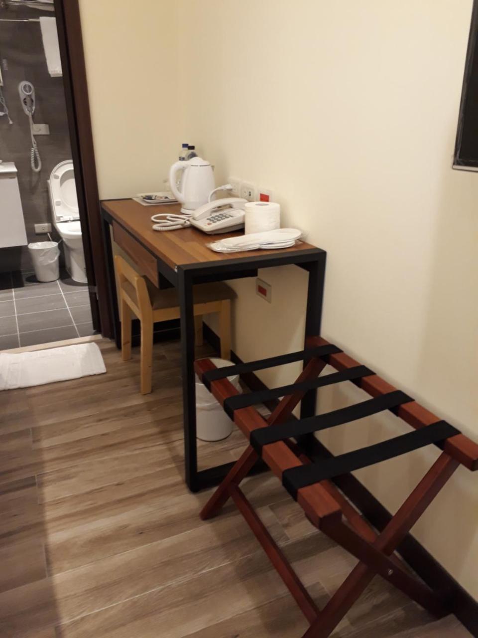 Honest & Warm Hotel Taoyuan Exteriör bild